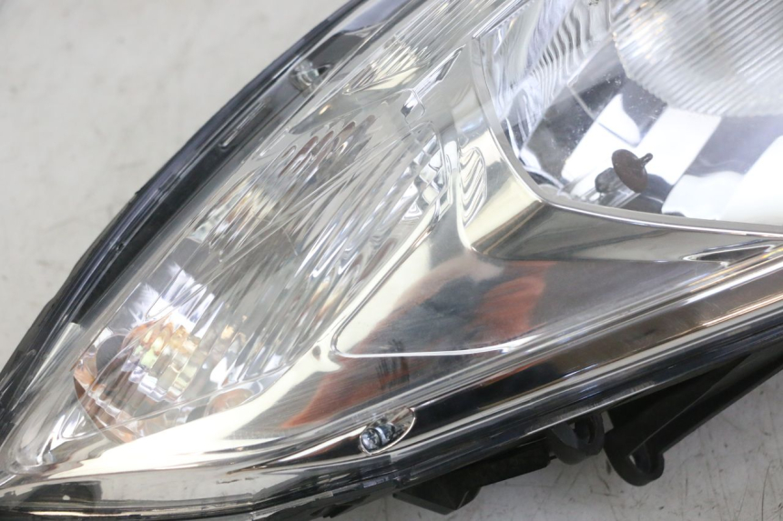photo de PHARE AVANT PEUGEOT SATELIS 125 (2013 - 2018)