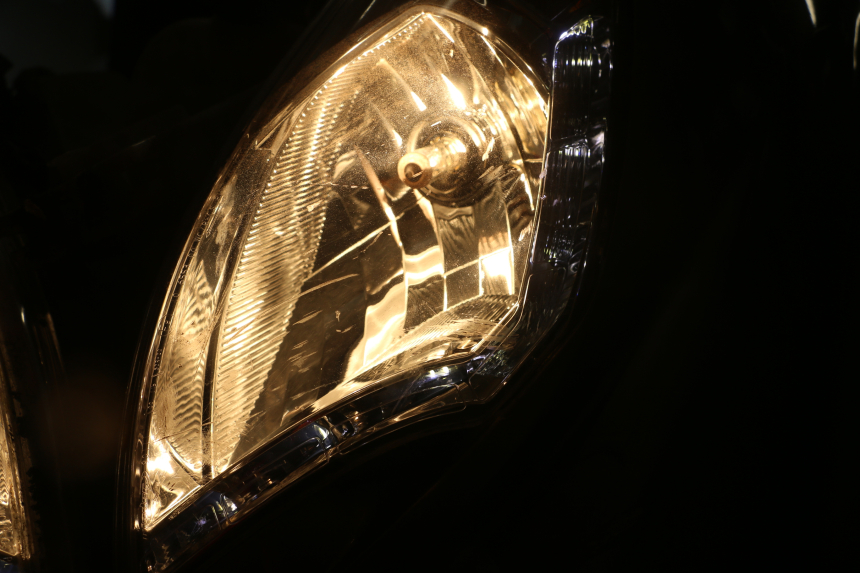 photo de PHARE AVANT PEUGEOT SATELIS 125 (2013 - 2018)