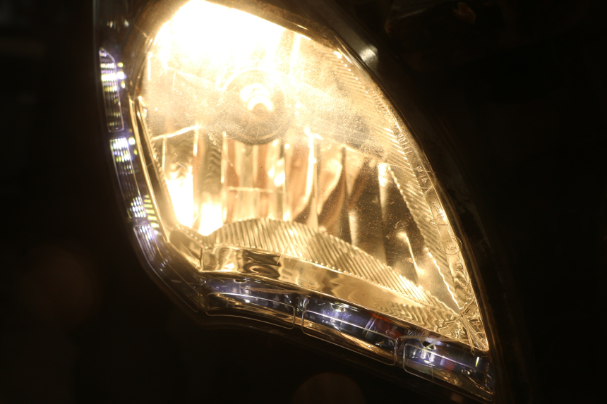 photo de PHARE AVANT PEUGEOT SATELIS 125 (2013 - 2018)