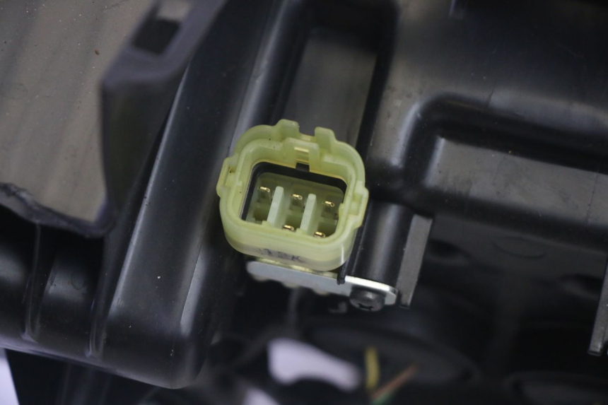 photo de PHARE AVANT YAMAHA TRICITY 300 (2020 - 2024) - Détails caractéristiques