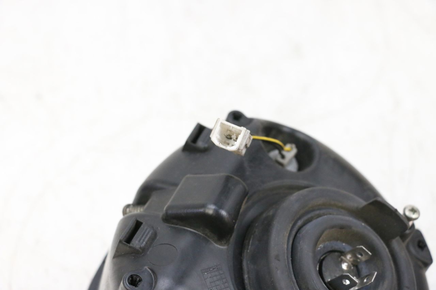 photo de PHARE AVANT PIAGGIO VESPA GTS SUPER IE 125 (2009 - 2016) - Autre angle de vue