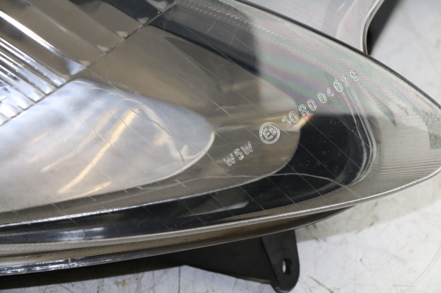 photo de PHARE AVANT YAMAHA YP MAJESTY 125 (2002 - 2006)