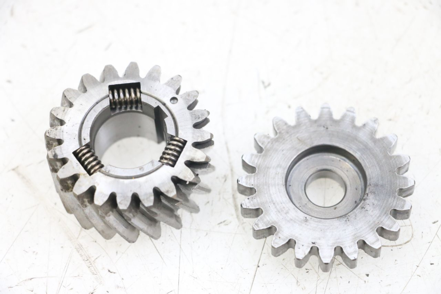 photo de PIGNON TRANSMISSION HYOSUNG GV AQUILA 125 (2000 - 2004)