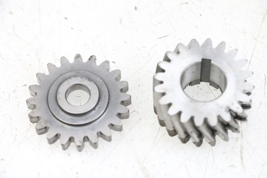 photo de PIGNON TRANSMISSION HYOSUNG GV AQUILA 125 (2000 - 2004)