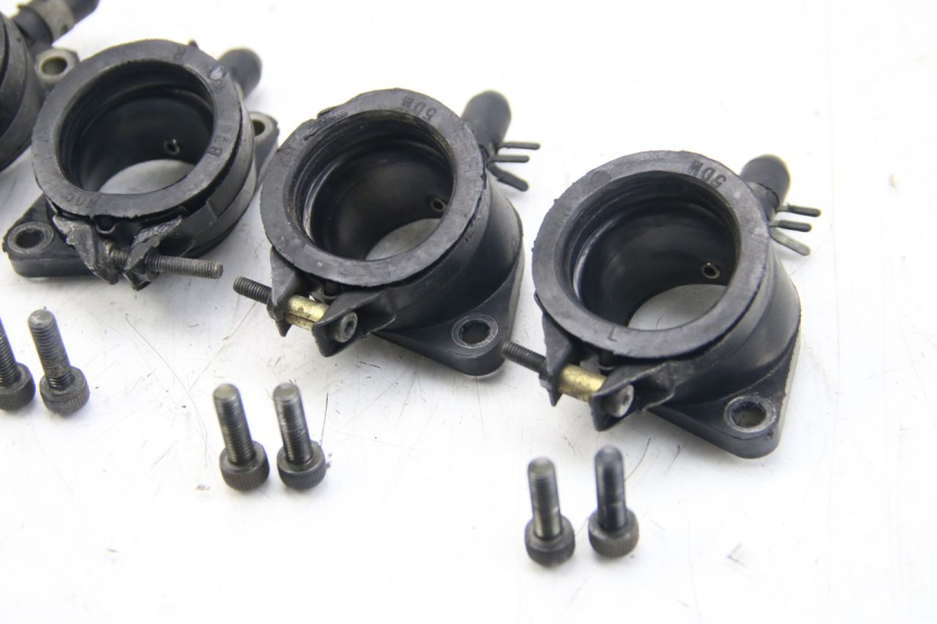 photo de PIPE D'ADMISSION YAMAHA FZS FAZER 600 (2001 - 2003)