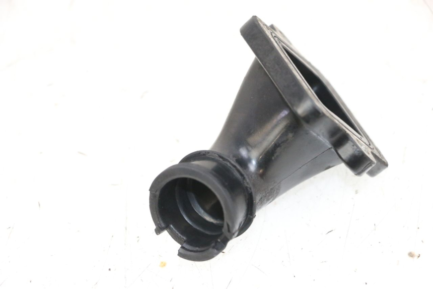 photo de PIPE D'ADMISSION PEUGEOT KISBEE 2T 50 (2010 - 2017) - Zoom état d’usage