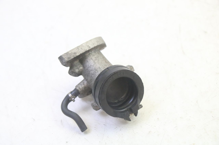 photo de PIPE ADMISSION YAMAHA X-MAX XMAX 125 (2010 - 2013) - Gros plan technique