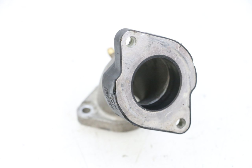 photo de PIPE D'ADMISSION YAMAHA YP MAJESTY 125 (2002 - 2006) - Zoom état d’usage
