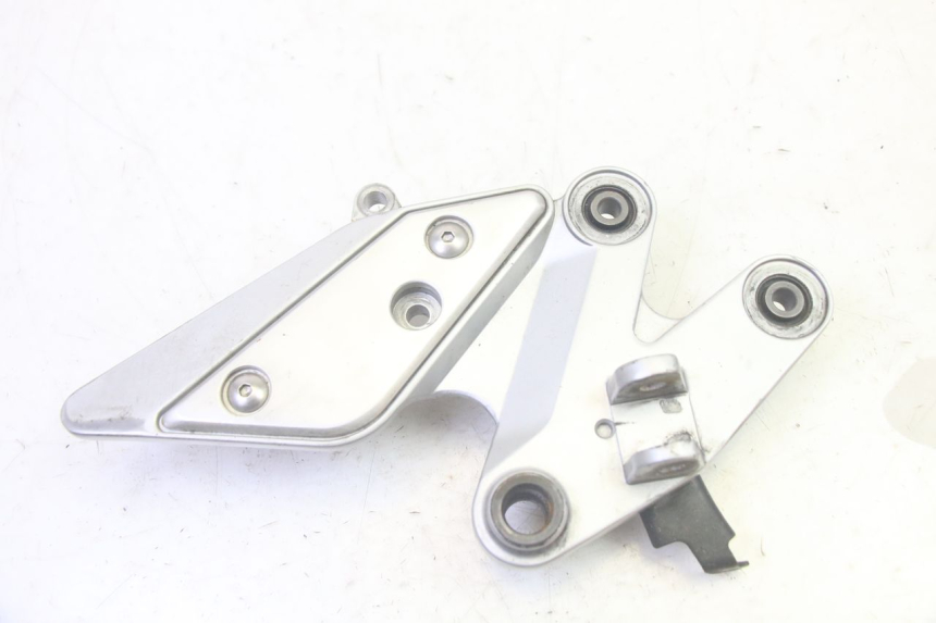photo de PLATINE CALE PIED ARRIERE DROIT YAMAHA FZ6 N FAZER 600 (2004 - 2006)