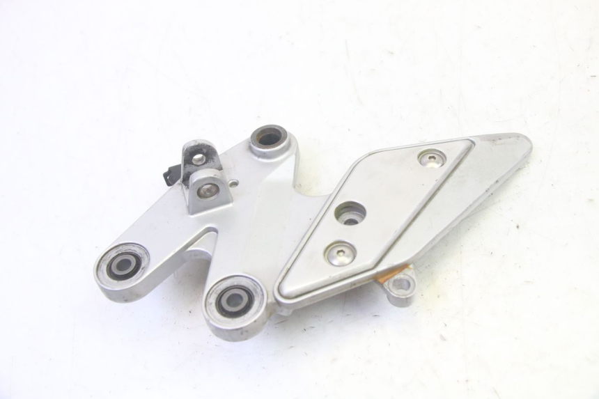 photo de PLATINE CALE PIED ARRIERE DROIT YAMAHA FZ6 N FAZER 600 (2004 - 2006)