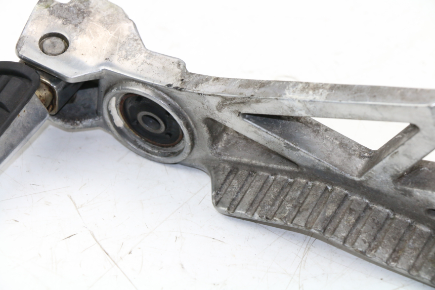 photo de PLATINE CALE PIED ARRIERE DROIT YAMAHA FZX FAZER 750 (1987 - 1998)