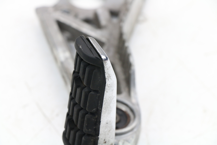 photo de PLATINE CALE PIED ARRIERE DROIT YAMAHA FZX FAZER 750 (1987 - 1998)
