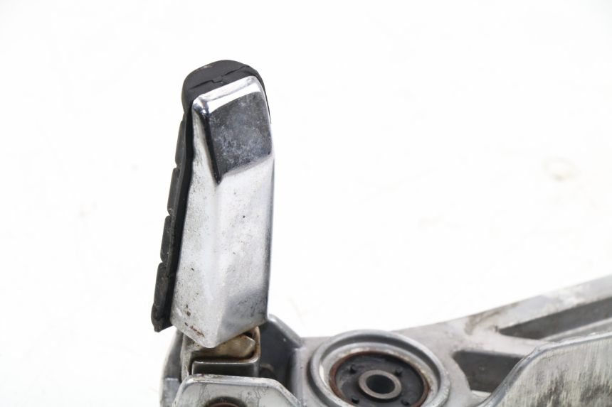 photo de PLATINE CALE PIED ARRIERE DROIT YAMAHA FZX FAZER 750 (1987 - 1998)
