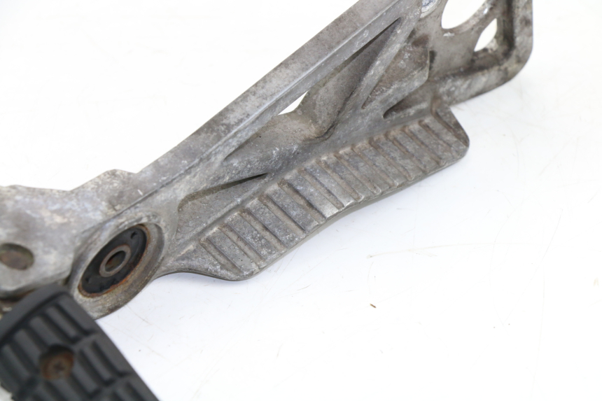 photo de PLATINE CALE PIED ARRIERE DROIT YAMAHA FZX FAZER 750 (1987 - 1998)