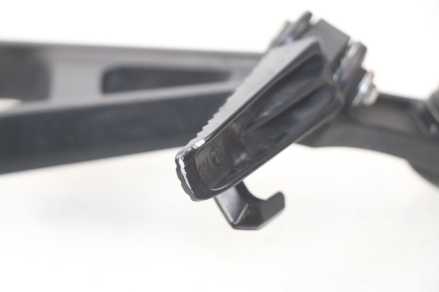 photo de PLATINE CALE PIED ARRIERE DROIT SUZUKI GSX-R GSXR K16 1000 (2012 - 2016)