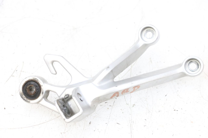 photo de PLATINE CALE PIED ARRIERE DROIT SUZUKI GSXR GSX-R 1000 (2003 - 2004) - Vue principale