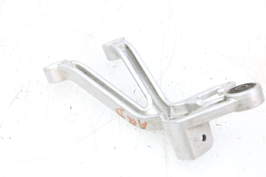 photo de PLATINE CALE PIED ARRIERE DROIT SUZUKI GSXR GSX-R 1000 (2003 - 2004) - Zoom état d’usage