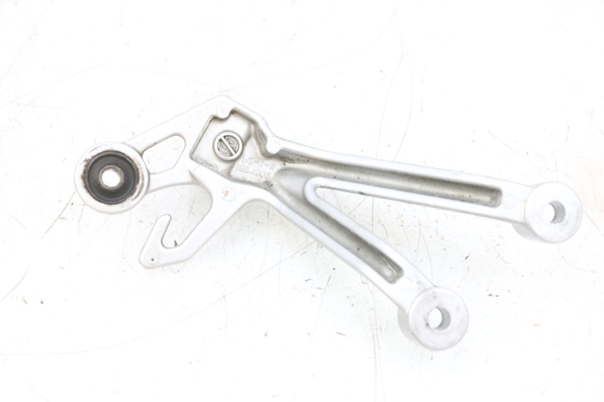 photo de PLATINE CALE PIED ARRIERE DROIT SUZUKI GSXR GSX-R 1000 (2003 - 2004) - Autre angle de vue