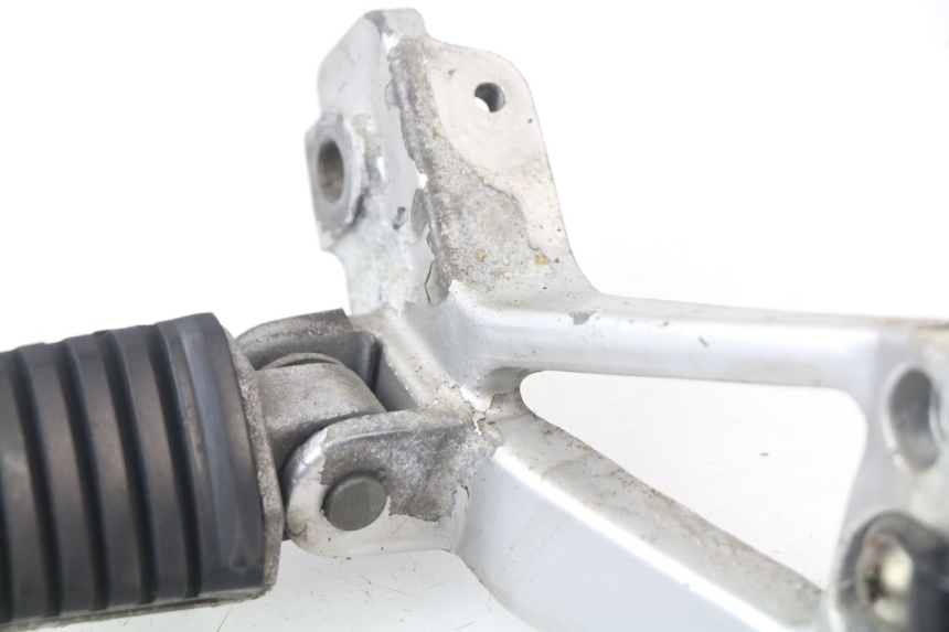 photo de PLATINE CALE PIED ARRIERE DROIT KAWASAKI GTR 1000 (1994 - 2004)