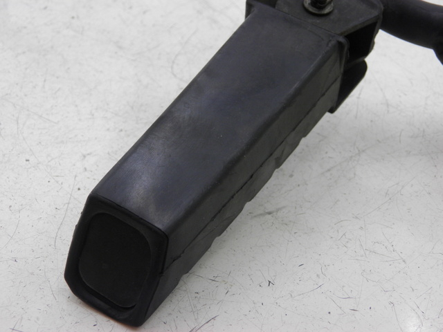 photo de PLATINE CALE PIED ARRIERE DROIT HONDA FES PANTHEON 125 (2003 - 2007) - Autre angle de vue