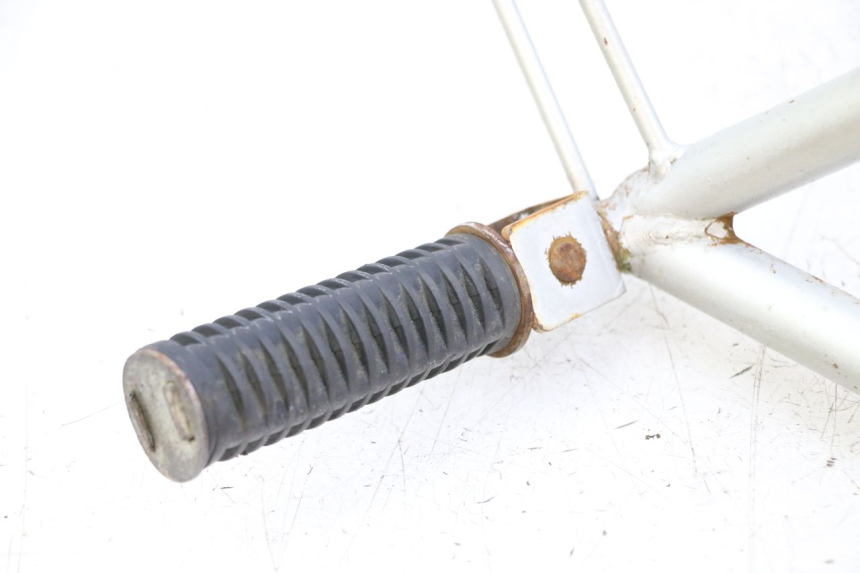 photo de PLATINE CALE PIED ARRIERE DROIT KYMCO STRYKER OFF ROAD 125 (1999 - 2005)