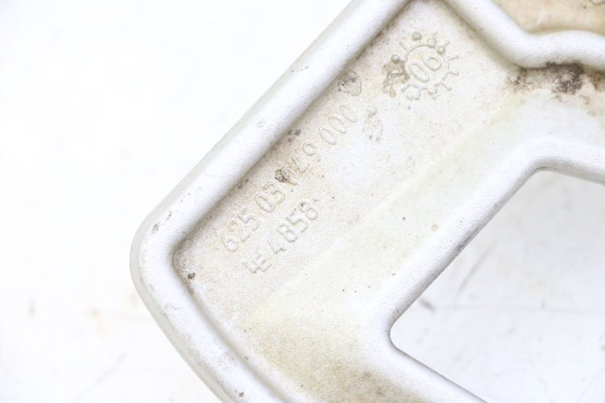 photo de PLATINE CALE PIED ARRIERE DROIT KTM SUPERENDURO R 950 (2005 - 2009)