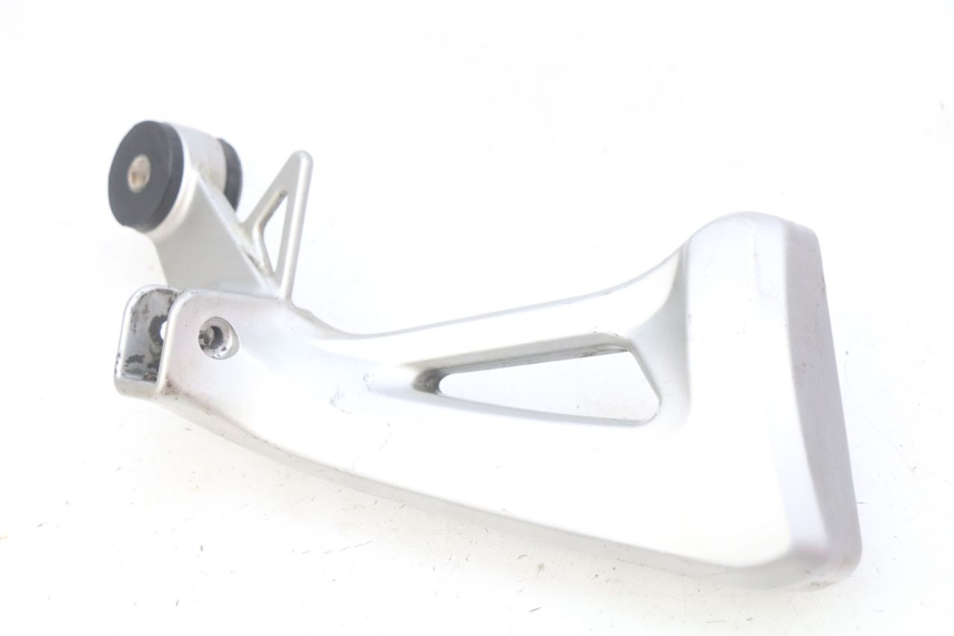 photo de PLATINE CALE PIED ARRIERE DROIT SUZUKI SV N 650 (1999 - 2002)