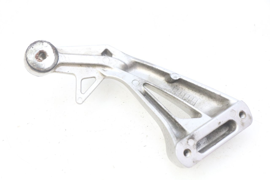 photo de PLATINE CALE PIED ARRIERE DROIT SUZUKI SV N 650 (1999 - 2002)