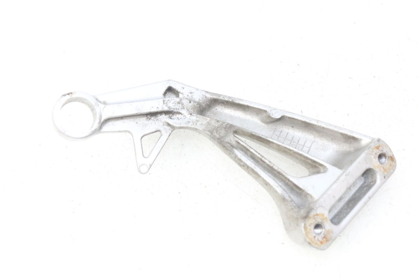 photo de PLATINE CALE PIED ARRIERE DROIT SUZUKI SV S 650 (1999 - 2002)