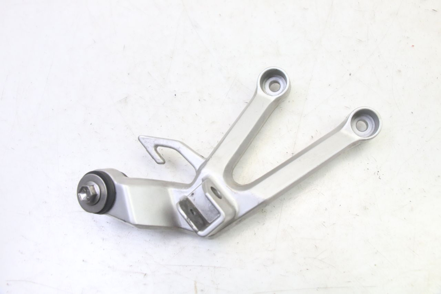 photo de PLATINE CALE PIED ARRIERE DROIT SUZUKI SV S 650 (2003 - 2009)