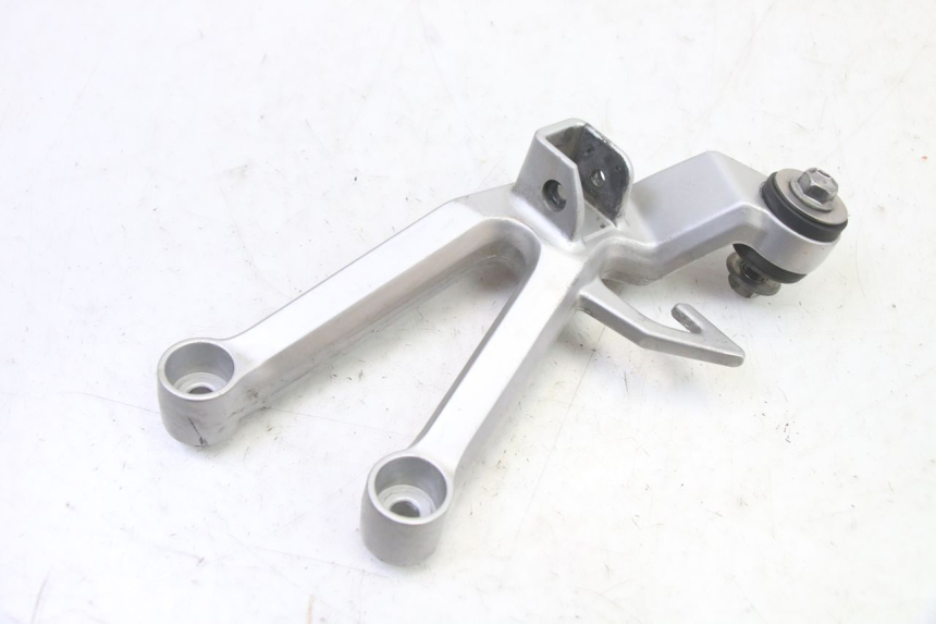 photo de PLATINE CALE PIED ARRIERE DROIT SUZUKI SV S 650 (2003 - 2009)