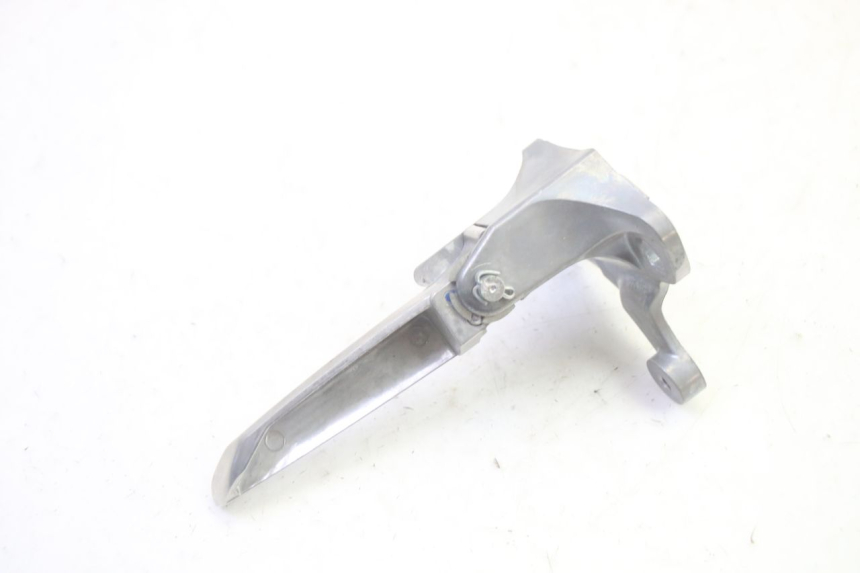 photo de PLATINE CALE PIED ARRIERE DROIT YAMAHA TRICITY 300 (2020 - 2024) - Gros plan technique