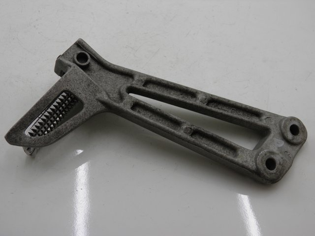 photo de PLATINE CALE PIED ARRIERE DROIT YAMAHA TDR DELTABOX 125 (1993 - 2003)