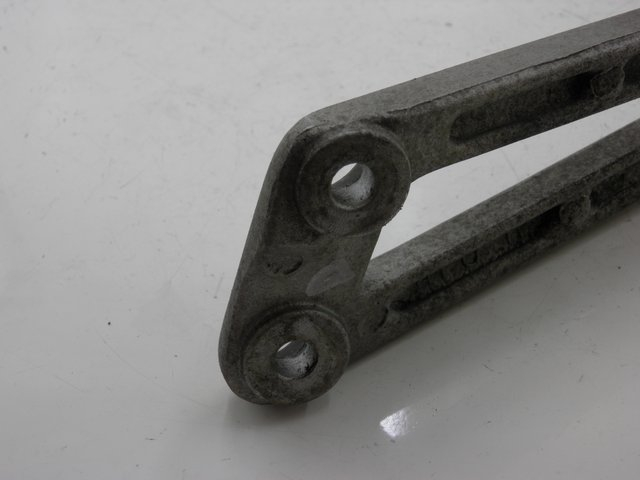 photo de PLATINE CALE PIED ARRIERE DROIT YAMAHA TDR DELTABOX 125 (1993 - 2003)