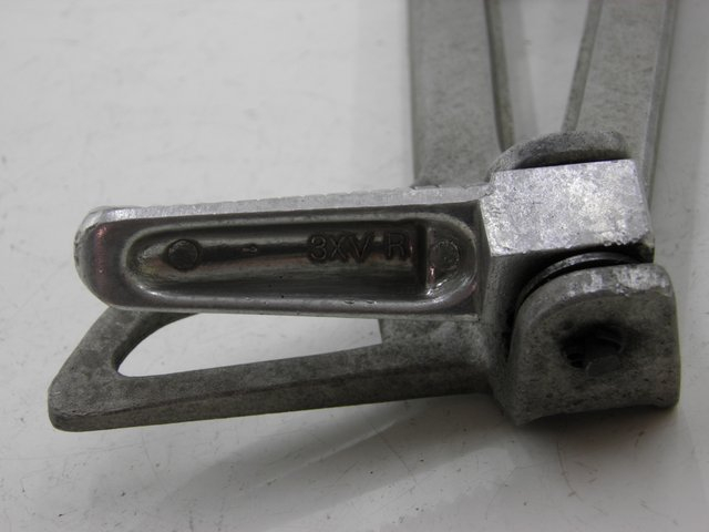 photo de PLATINE CALE PIED ARRIERE DROIT YAMAHA TDR DELTABOX 125 (1993 - 2003)