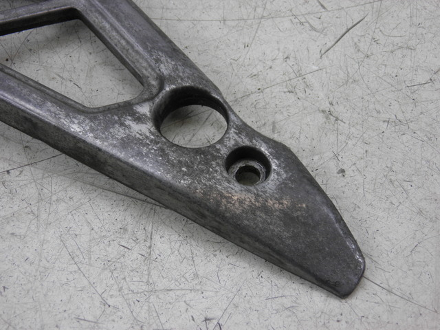 photo de PLATINE CALE PIED ARRIERE DROIT YAMAHA XJ F 900 (1983 - 1994)