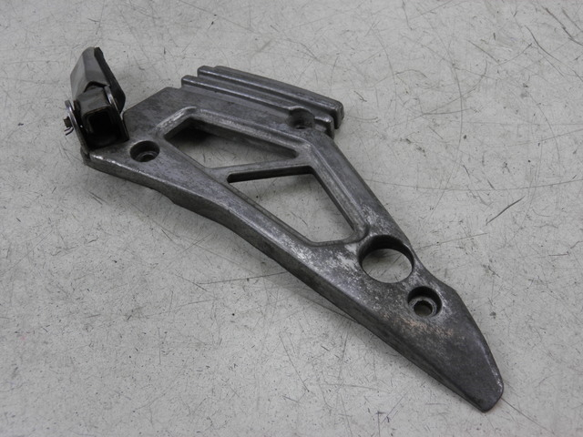 photo de PLATINE CALE PIED ARRIERE DROIT YAMAHA XJ F 900 (1983 - 1994)