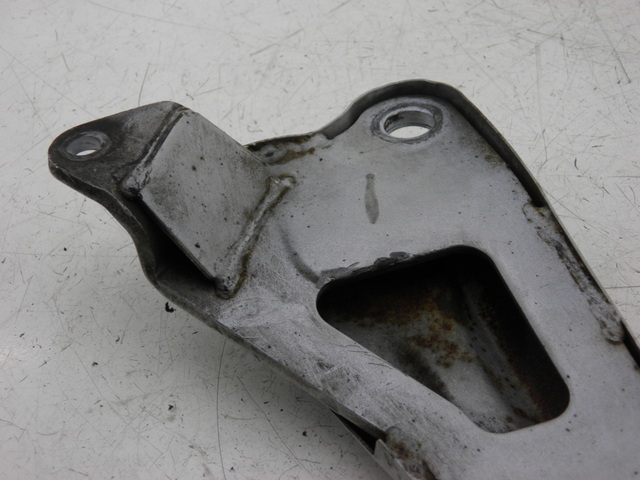 photo de PLATINE CALE PIED ARRIERE DROIT YAMAHA YBR CUSTOM 125 (2008 - 2010) - Autre angle de vue