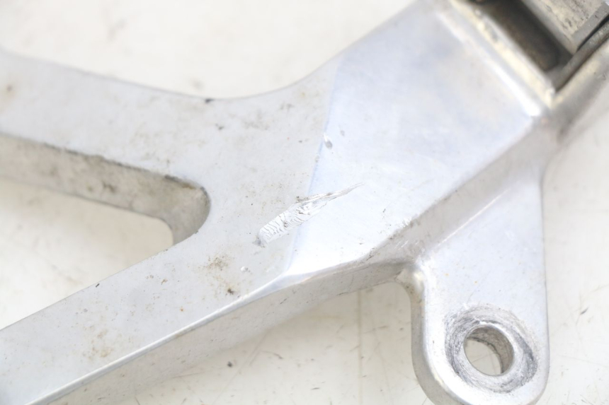 photo de PLATINE CALE PIED ARRIERE DROIT YAMAHA YZF R THUNDERCAT 600 (1996 - 2003)