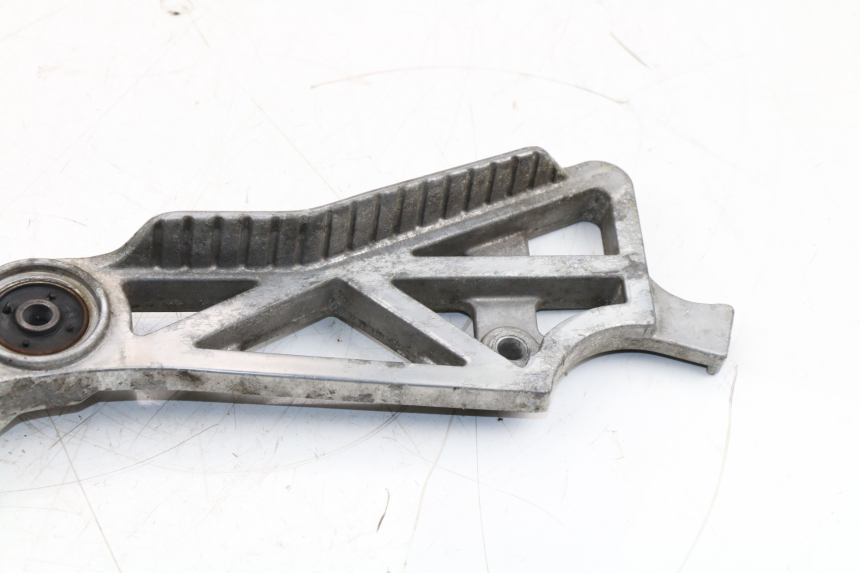 photo de PLATINE CALE PIED ARRIERE GAUCHE YAMAHA FZX FAZER 750 (1987 - 1998)