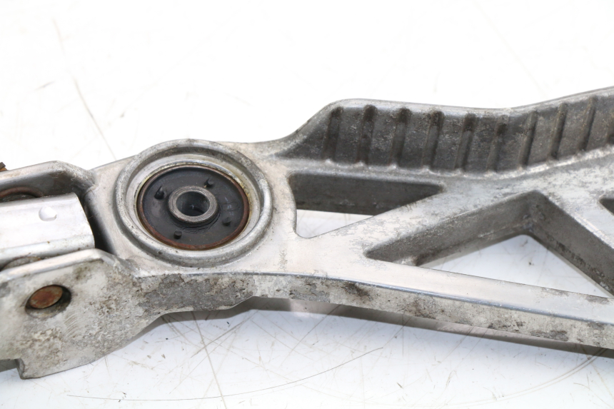 photo de PLATINE CALE PIED ARRIERE GAUCHE YAMAHA FZX FAZER 750 (1987 - 1998)