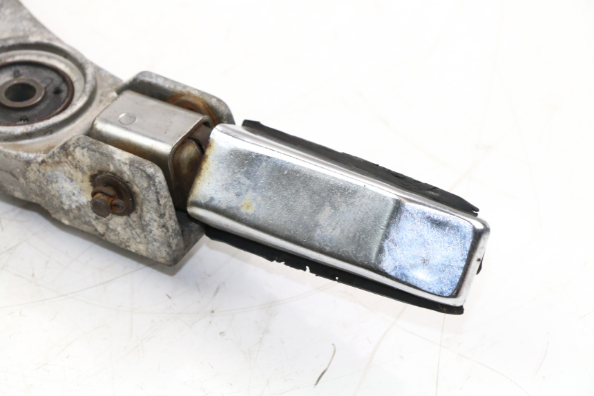 photo de PLATINE CALE PIED ARRIERE GAUCHE YAMAHA FZX FAZER 750 (1987 - 1998)