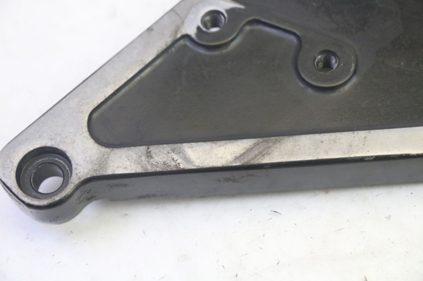 photo de PLATINE CALE PIED ARRIERE GAUCHE KAWASAKI GPZ RX 1000 (1986 - 1988) - Zoom état d’usage
