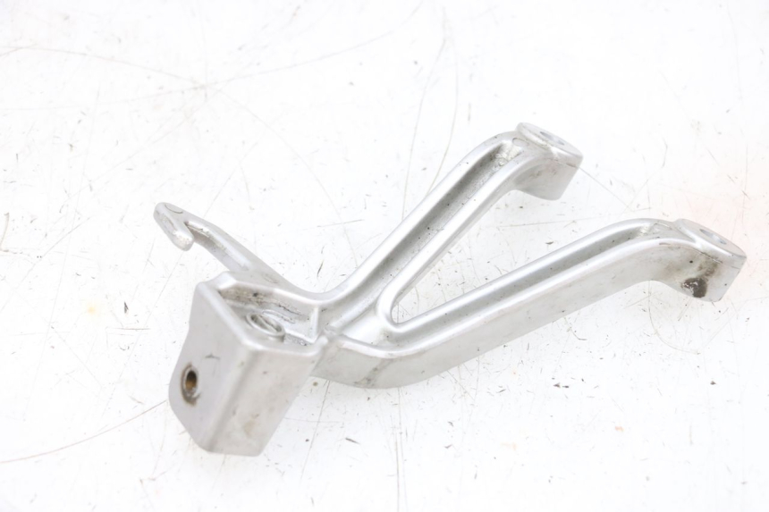 photo de PLATINE CALE PIED ARRIERE GAUCHE SUZUKI GSXR GSX-R 1000 (2003 - 2004) - Autre angle de vue