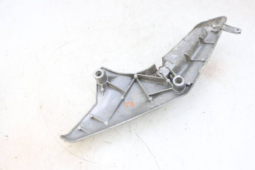 photo de PLATINE CALE PIED ARRIERE GAUCHE JM MOTORS GTS 125 (2015 - 2019) - Points de fixation
