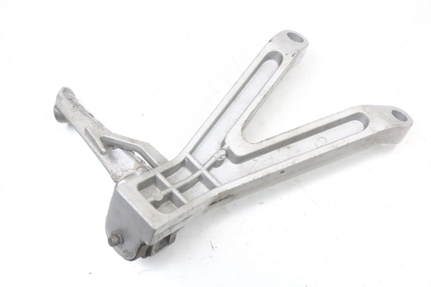 photo de PLATINE CALE PIED ARRIERE GAUCHE HYOSUNG GTR 125 (2006 - 2008)