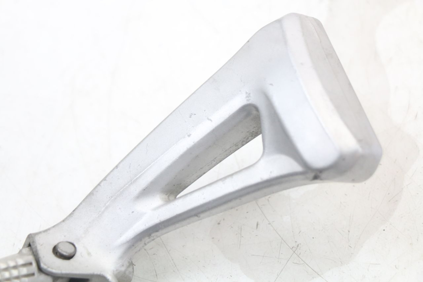 photo de PLATINE CALE PIED ARRIERE GAUCHE SUZUKI SV N 650 (1999 - 2002)