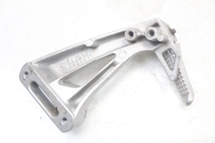 photo de PLATINE CALE PIED ARRIERE GAUCHE SUZUKI SV N 650 (1999 - 2002)