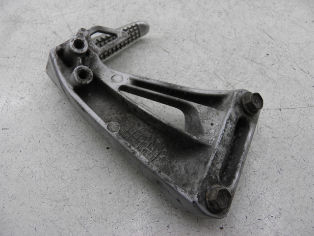 photo de PLATINE CALE PIED ARRIERE GAUCHE SUZUKI SV S 650 (1999 - 2002)