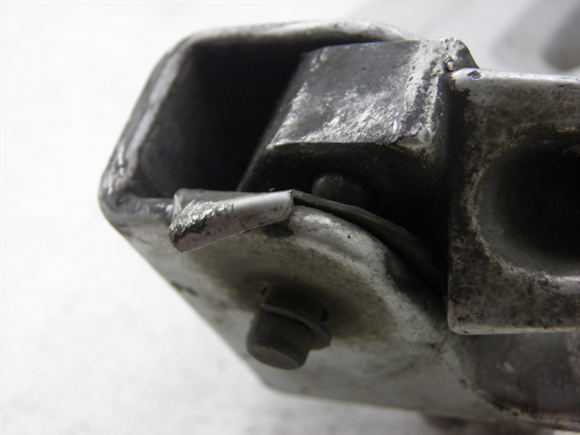 photo de PLATINE CALE PIED ARRIERE GAUCHE SUZUKI SV S 650 (1999 - 2002)